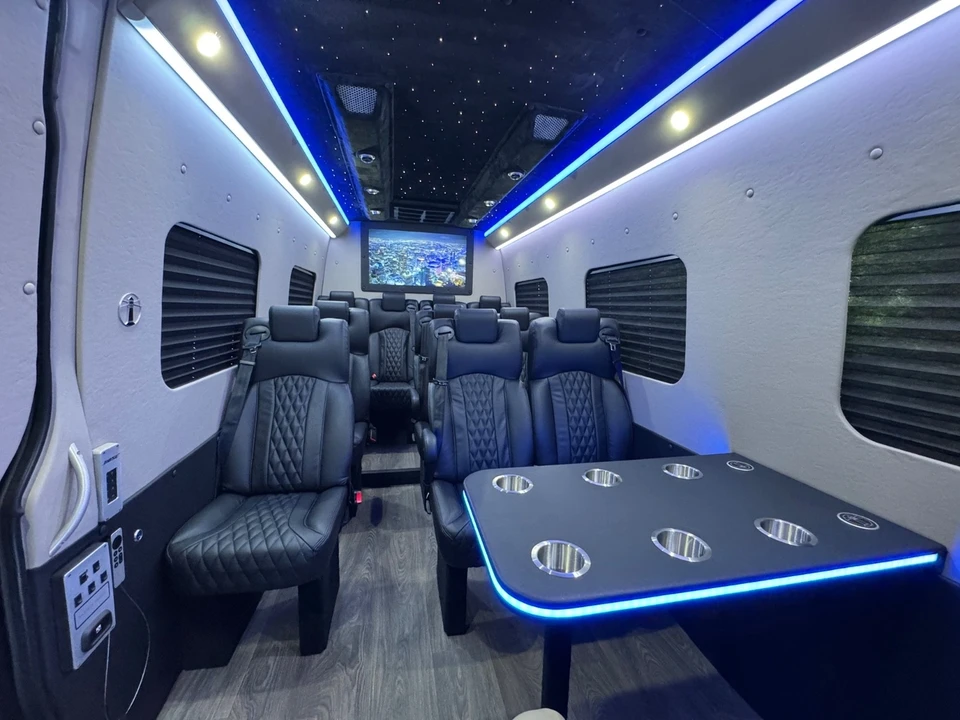 2025 Mercedes-Benz VS30 Sprinter - Image 4 of 18
