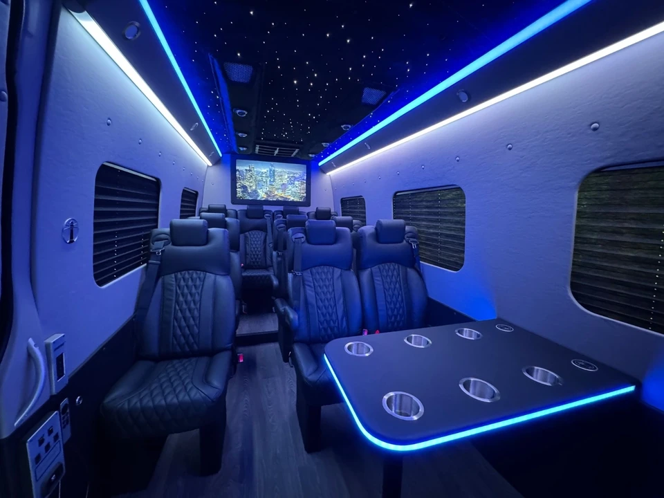 2025 Mercedes-Benz VS30 Sprinter - Image 6 of 18