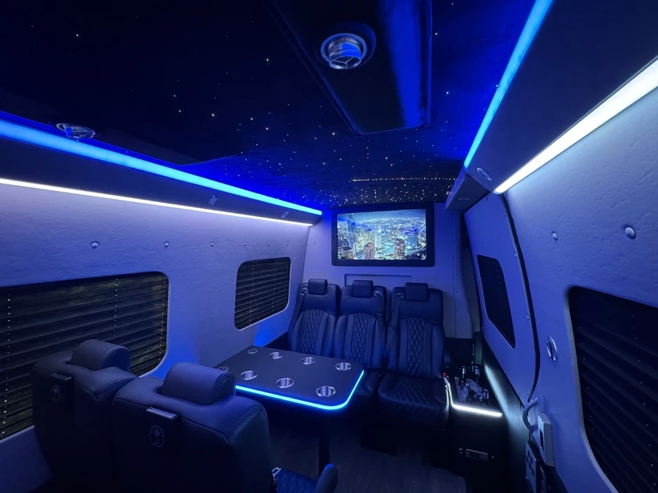 2025 Mercedes-Benz VS30 Sprinter - Image 7 of 18
