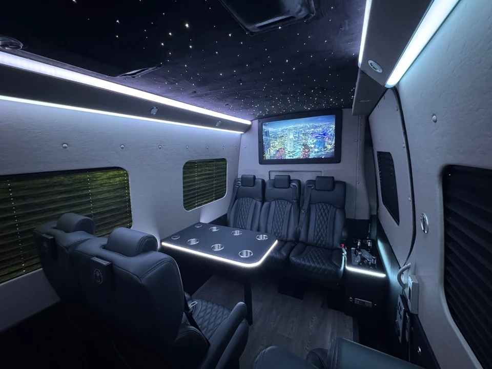2025 Mercedes-Benz VS30 Sprinter - Image 2 of 18