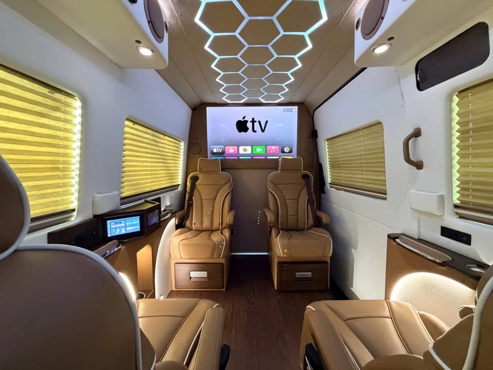 2025 Mercedes-Benz VS30 Sprinter - Image 10 of 13
