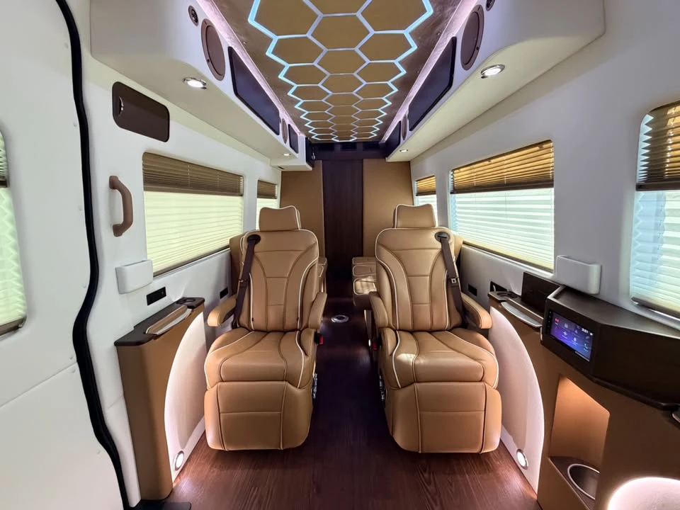 2025 Mercedes-Benz VS30 Sprinter - Image 11 of 13