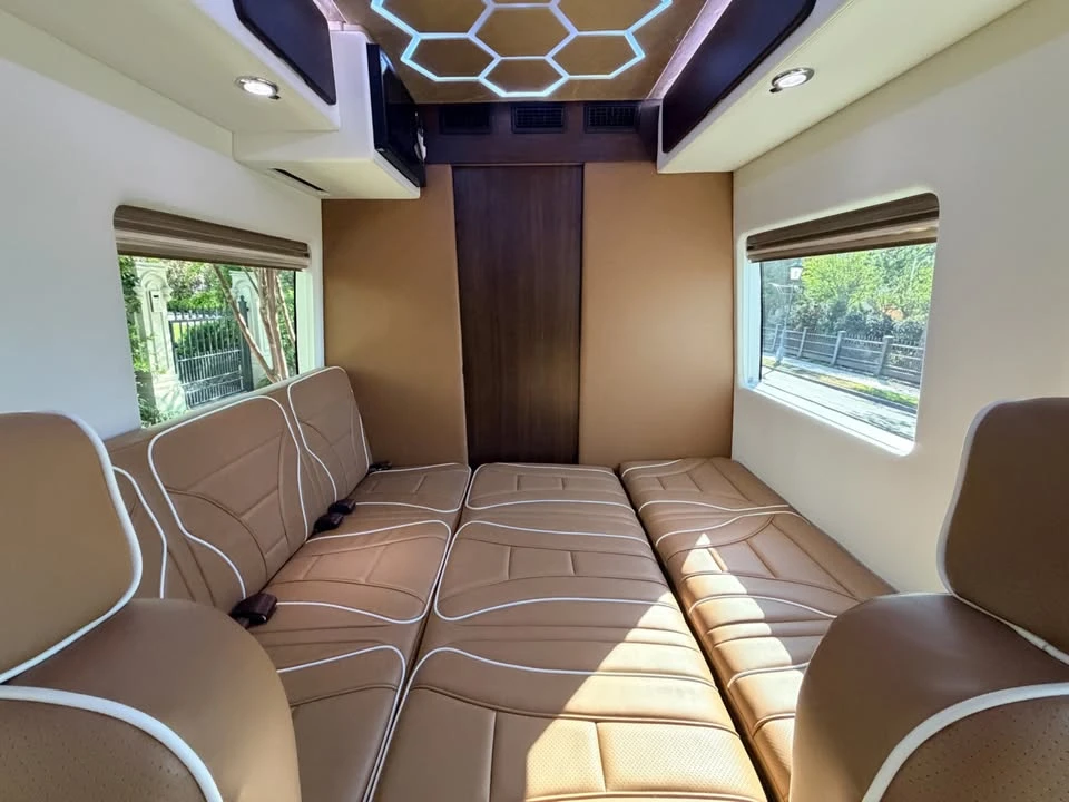 2025 Mercedes-Benz VS30 Sprinter - Image 8 of 13
