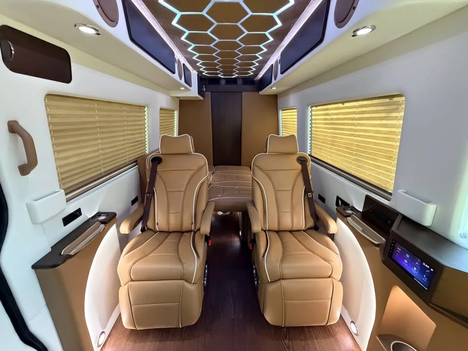 2025 Mercedes-Benz VS30 Sprinter - Image 9 of 13