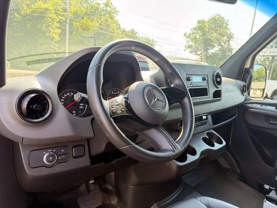 2025 Mercedes-Benz VS30 Sprinter - Image 10 of 18