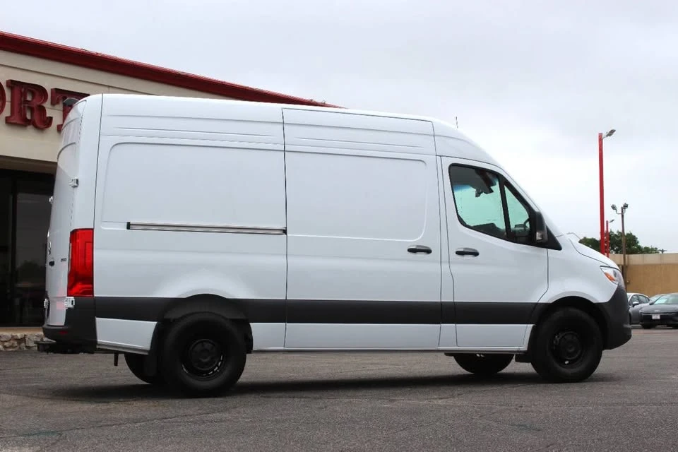 2025 Mercedes-Benz VS30 Sprinter - Image 3 of 20