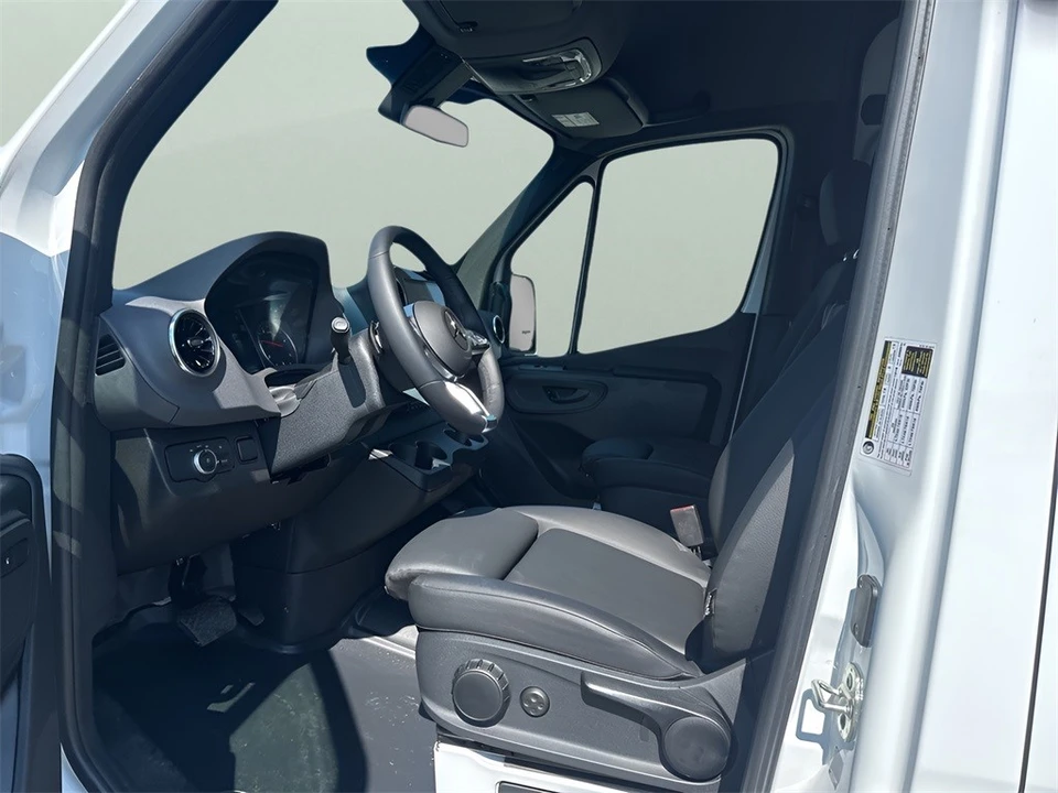 2025 Mercedes-Benz VS30 Sprinter - Image 9 of 12