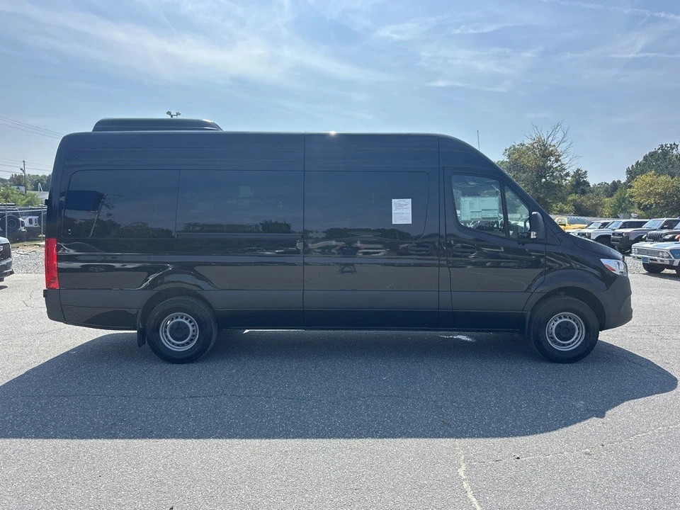 2025 Mercedes-Benz VS30 Sprinter - Image 6 of 12