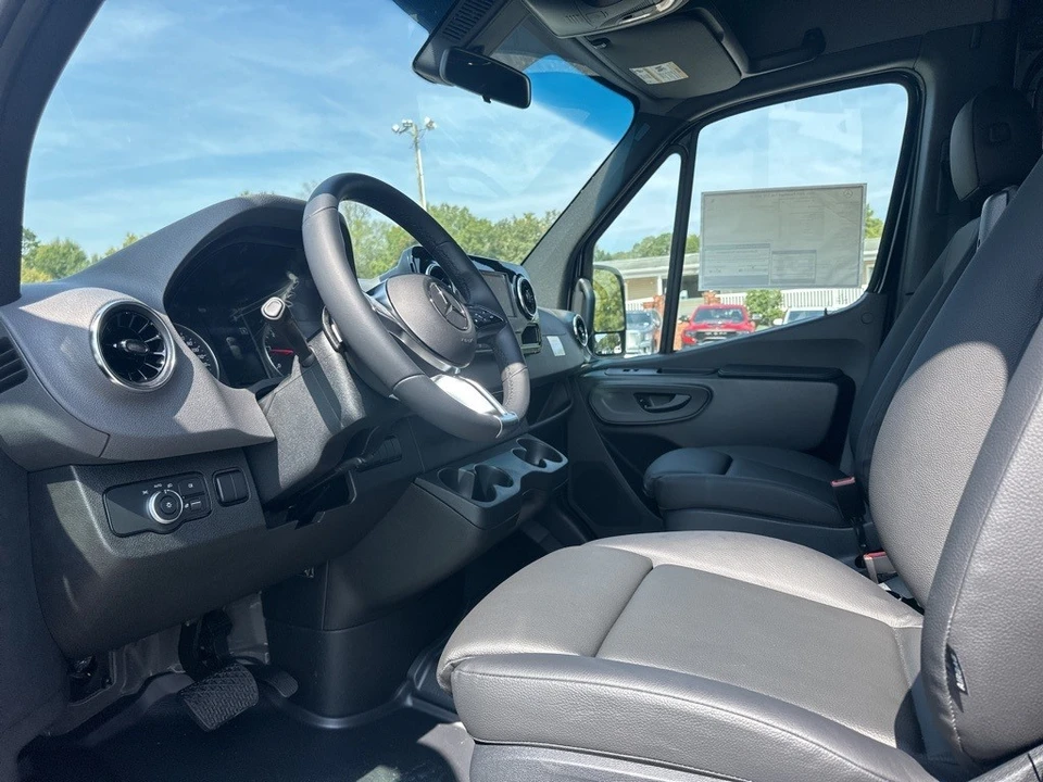 2025 Mercedes-Benz VS30 Sprinter - Image 9 of 12