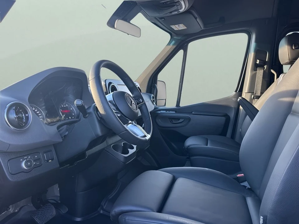 2025 Mercedes-Benz VS30 Sprinter - Image 9 of 12