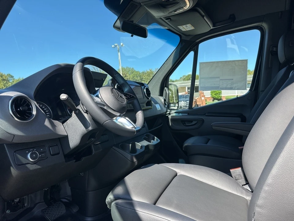 2025 Mercedes-Benz VS30 Sprinter - Image 9 of 12