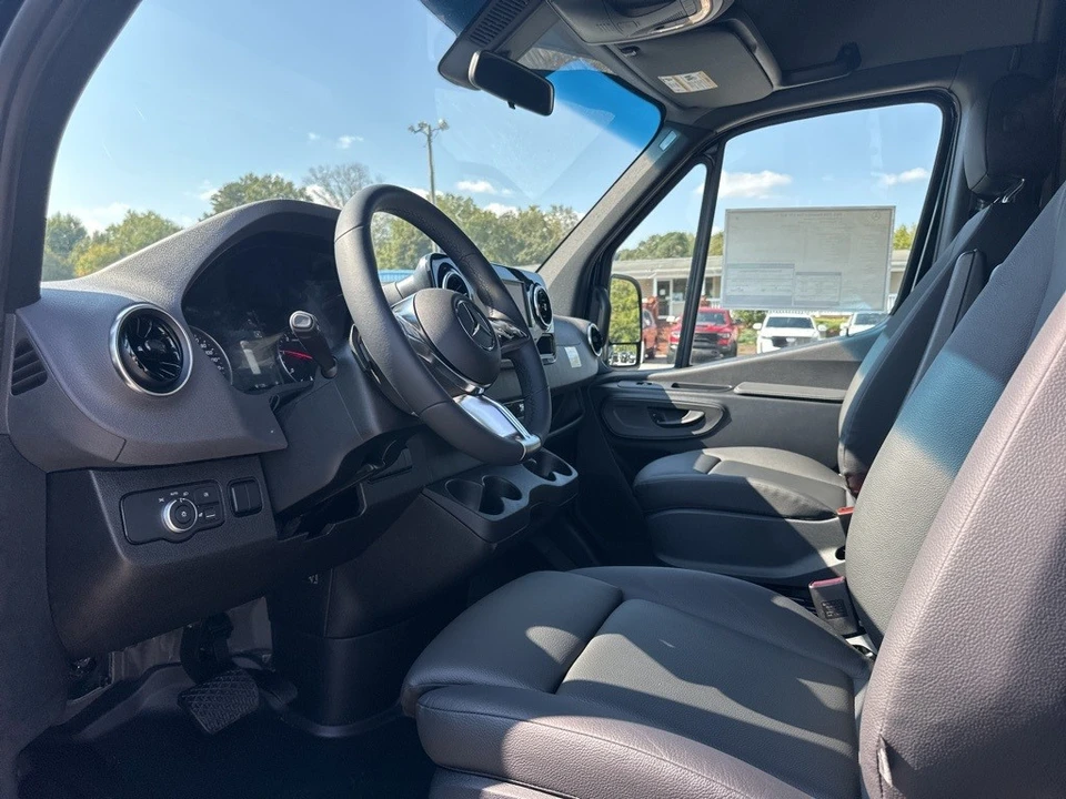 2025 Mercedes-Benz VS30 Sprinter - Image 9 of 12