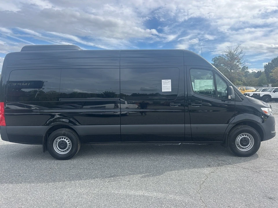 2025 Mercedes-Benz VS30 Sprinter - Image 6 of 12