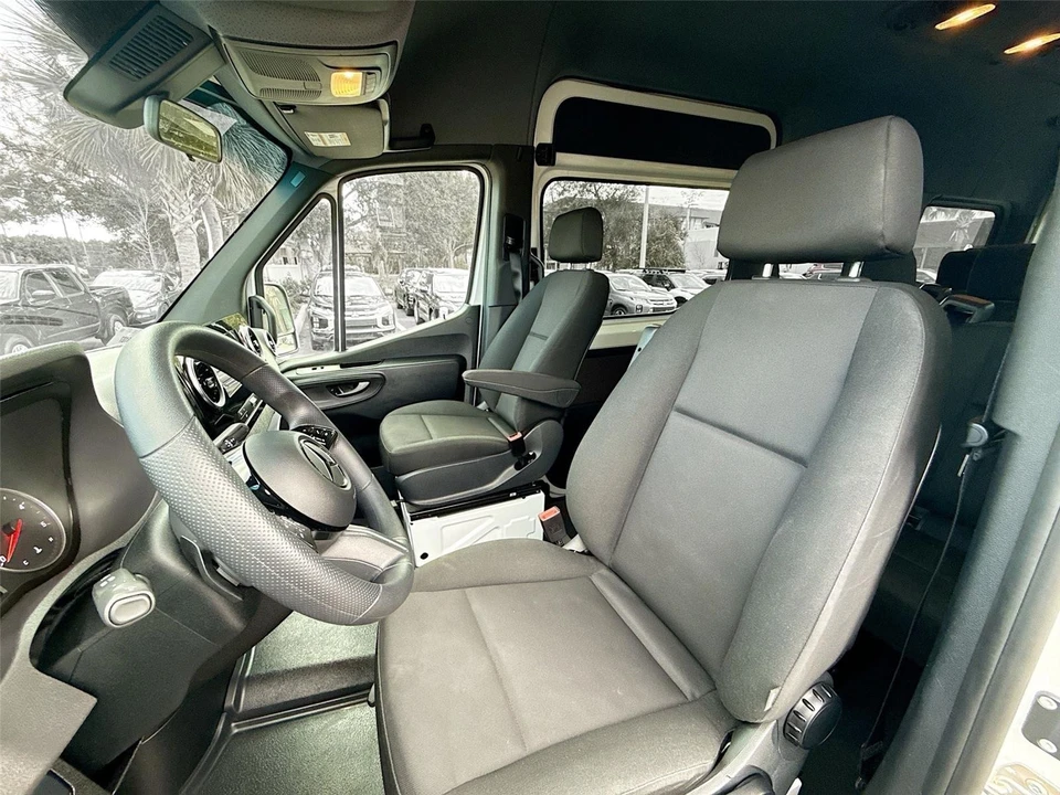 2025 Mercedes-Benz VS30 Sprinter - Image 4 of 21