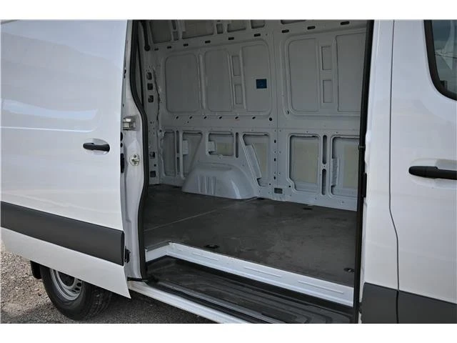 2025 Mercedes-Benz VS30 Sprinter - Image 10 of 19