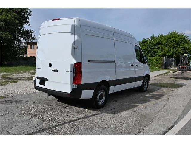 2025 Mercedes-Benz VS30 Sprinter - Image 3 of 19