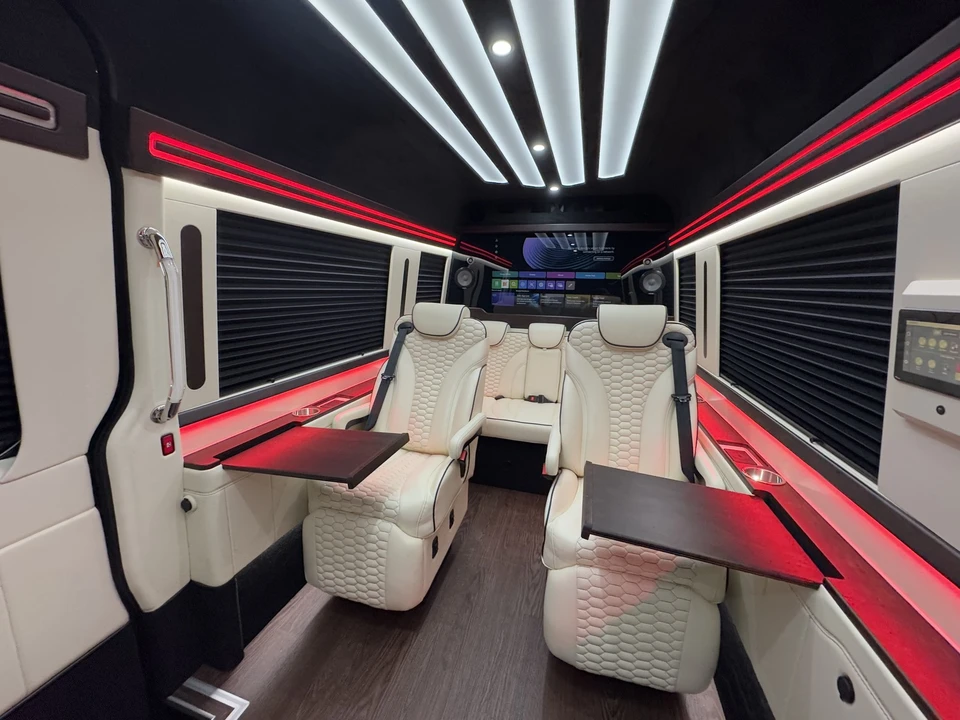 2025 Mercedes-Benz VS30 Sprinter - Image 10 of 18