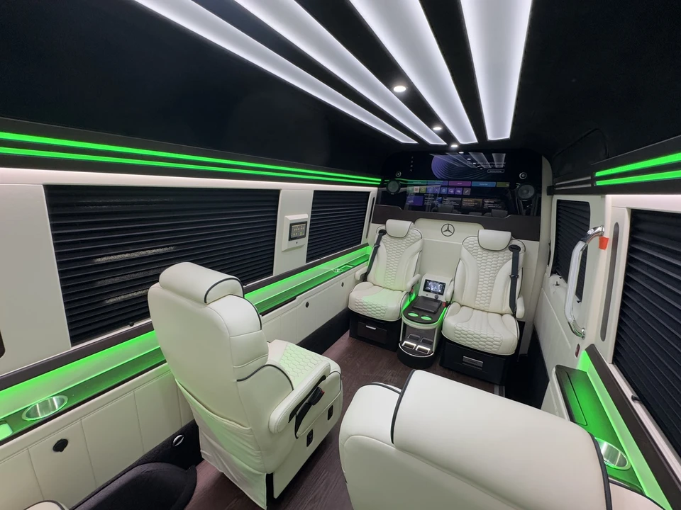 2025 Mercedes-Benz VS30 Sprinter - Image 17 of 18