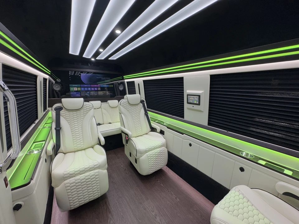 2025 Mercedes-Benz VS30 Sprinter - Image 8 of 18