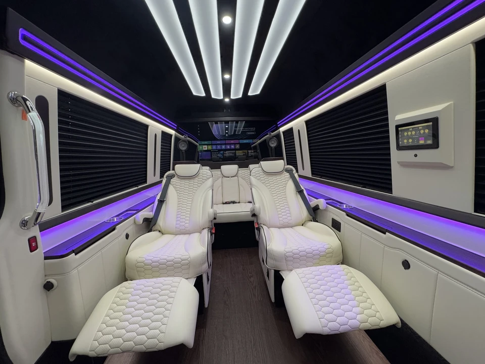 2025 Mercedes-Benz VS30 Sprinter - Image 6 of 18