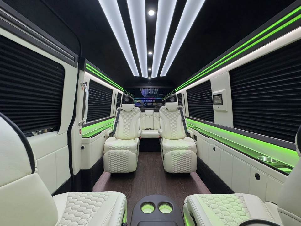 2025 Mercedes-Benz VS30 Sprinter - Image 4 of 18