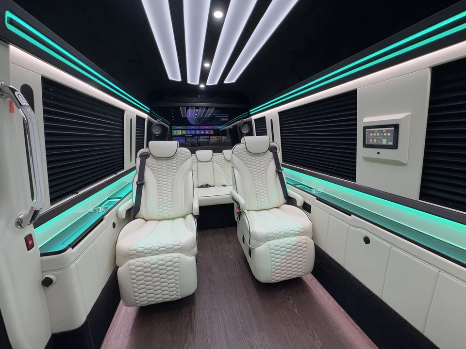 2025 Mercedes-Benz VS30 Sprinter - Image 9 of 18