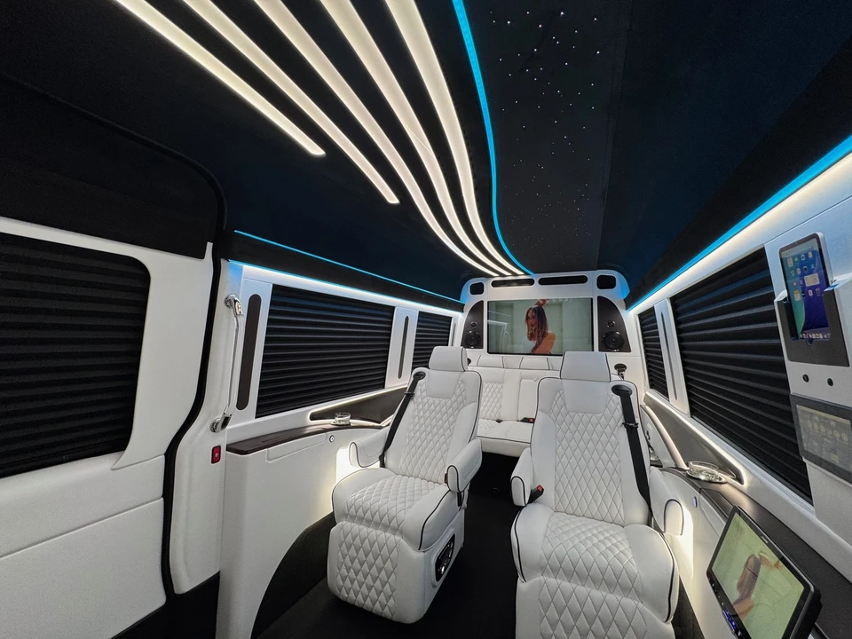 2025 Mercedes-Benz VS30 Sprinter - Image 4 of 20
