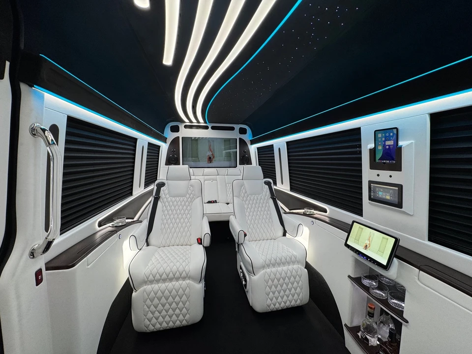 2025 Mercedes-Benz VS30 Sprinter - Image 2 of 20