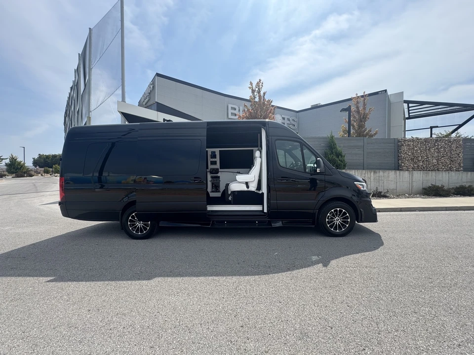 2025 Mercedes-Benz VS30 Sprinter - Image 7 of 20