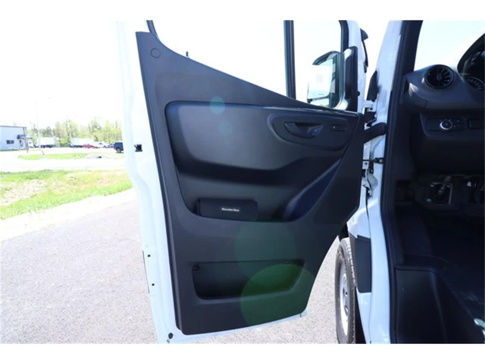2025 Mercedes-Benz VS30 Sprinter - Image 16 of 31