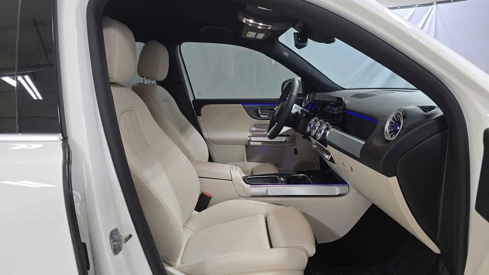 2025 Mercedes-Benz EQB - Image 10 of 20