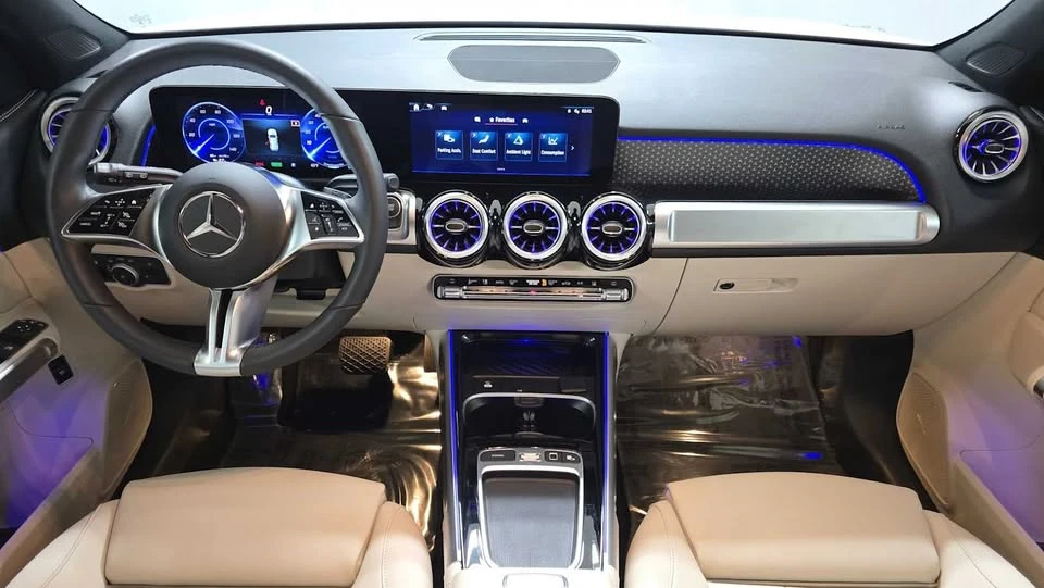 2025 Mercedes-Benz EQB - Image 18 of 20