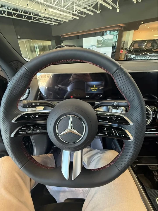 2025 Mercedes-Benz EQB - Image 11 of 13