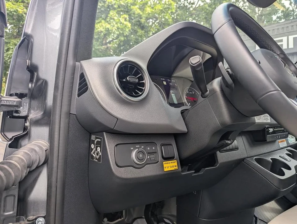 2025 Mercedes-Benz VS30 Sprinter - Image 13 of 20