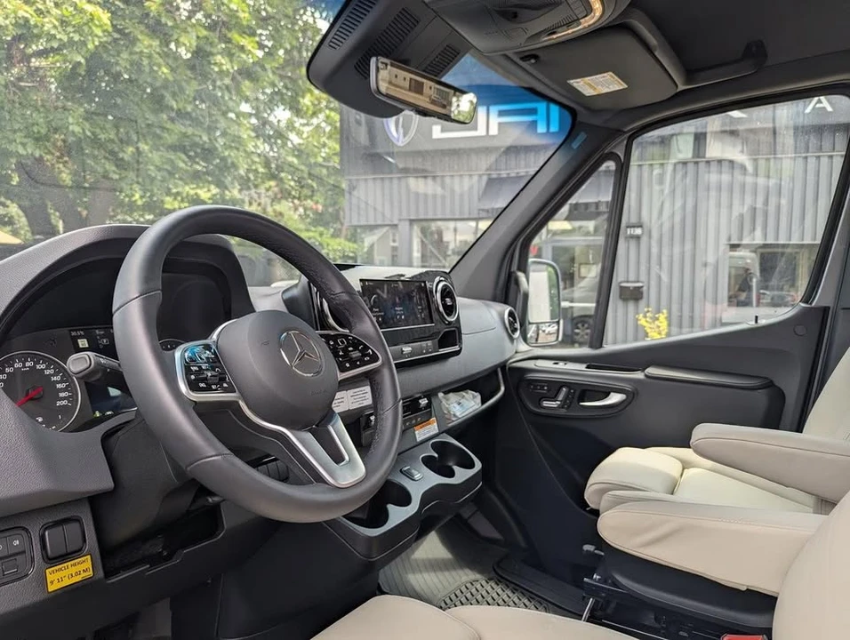 2025 Mercedes-Benz VS30 Sprinter - Image 7 of 20