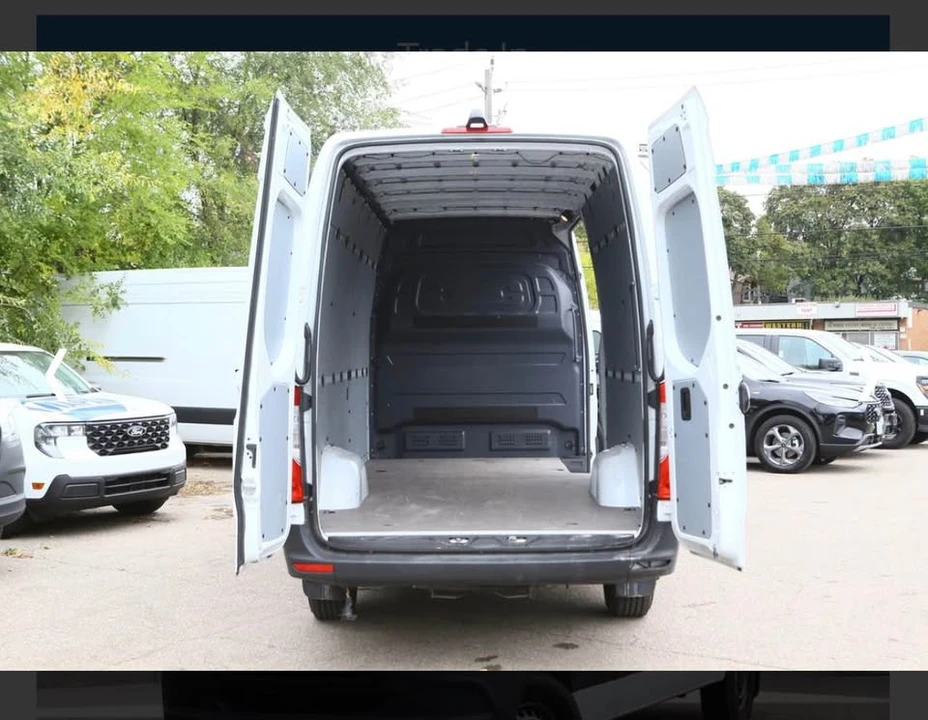 2025 Mercedes-Benz VS30 Sprinter - Image 11 of 15