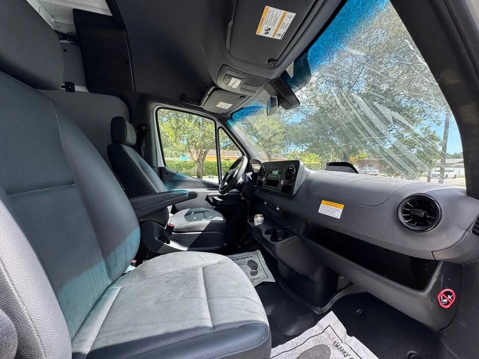 2025 Mercedes-Benz VS30 Sprinter - Image 9 of 14