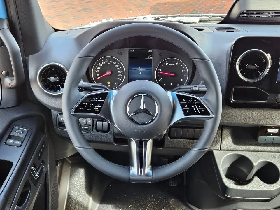 2025 Mercedes-Benz VS30 Sprinter - Image 8 of 20