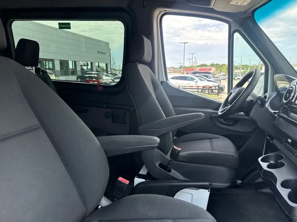 2025 Mercedes-Benz VS30 Sprinter - Image 4 of 6
