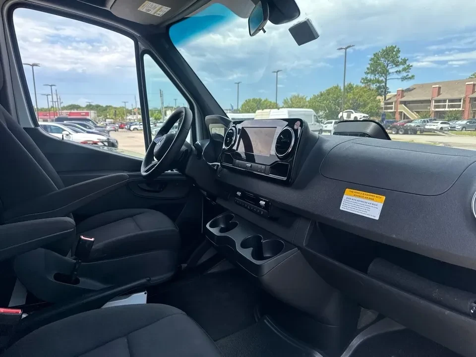 2025 Mercedes-Benz VS30 Sprinter - Image 3 of 6