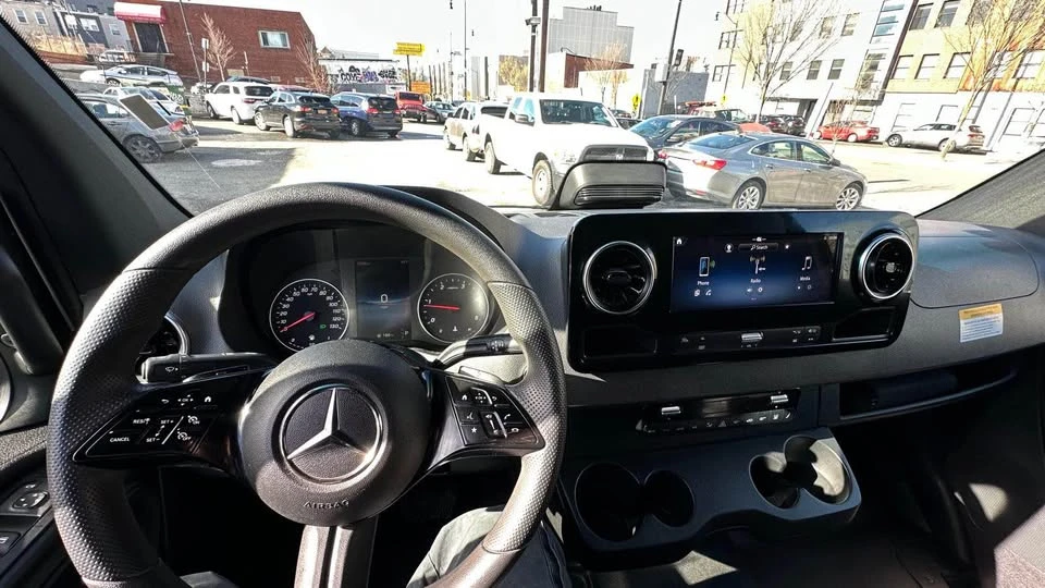 2025 Mercedes-Benz VS30 Sprinter - Image 15 of 17