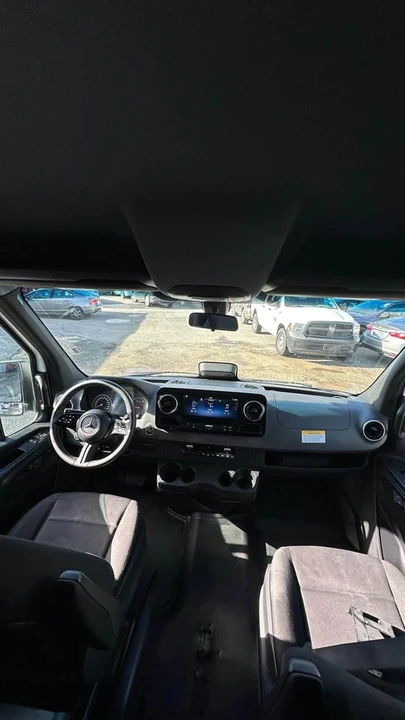 2025 Mercedes-Benz VS30 Sprinter - Image 13 of 17