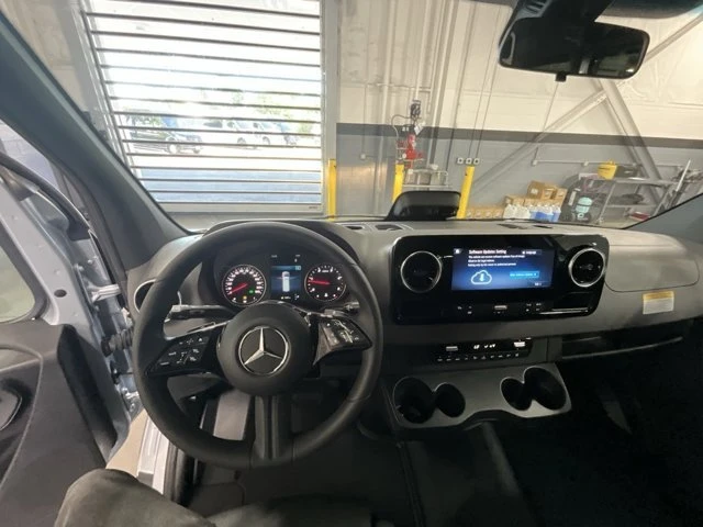 2025 Mercedes-Benz VS30 Sprinter - Image 8 of 13