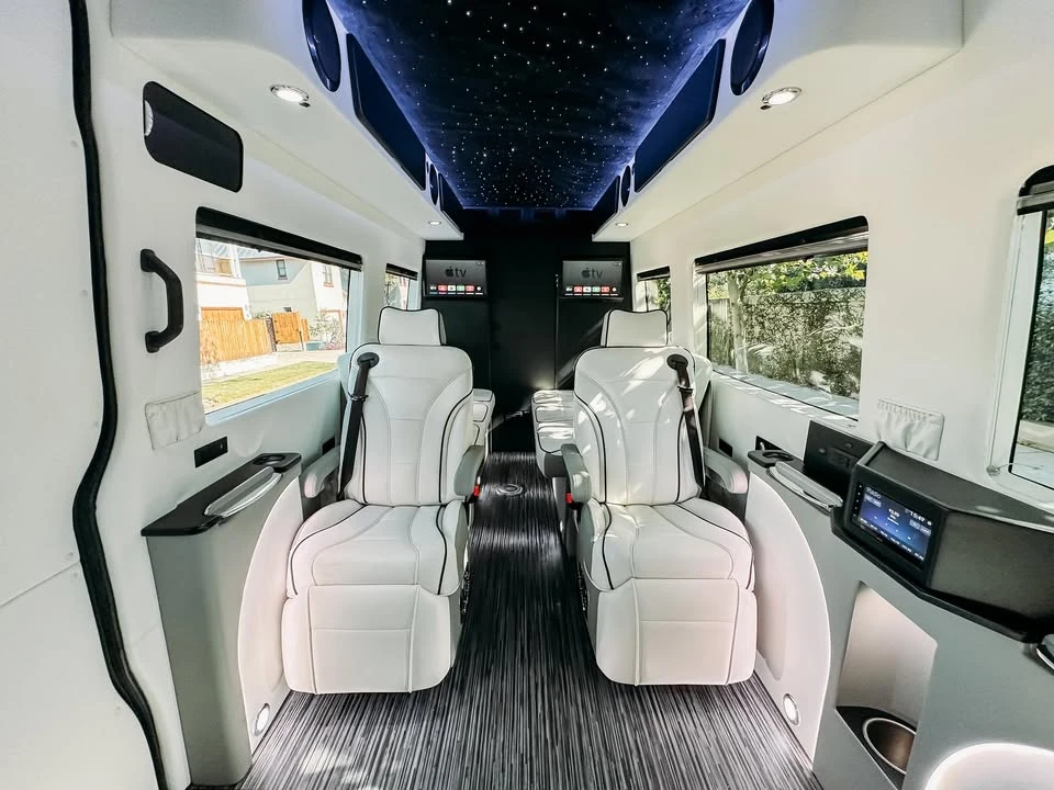 2025 Mercedes-Benz VS30 Sprinter - Image 8 of 12
