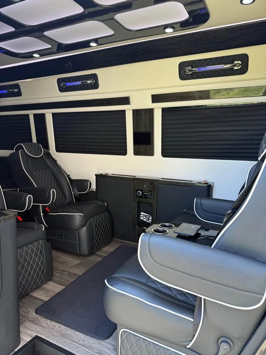 2025 Mercedes-Benz VS30 Sprinter - Image 4 of 15
