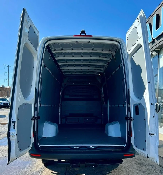2025 Mercedes-Benz VS30 Sprinter - Image 8 of 20