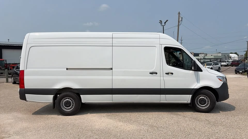 2025 Mercedes-Benz VS30 Sprinter - Image 4 of 18