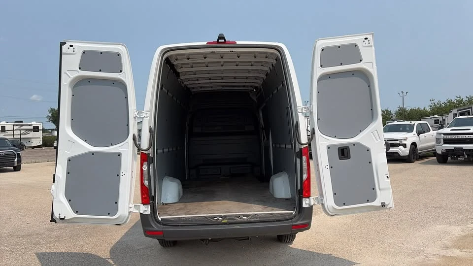 2025 Mercedes-Benz VS30 Sprinter - Image 11 of 18