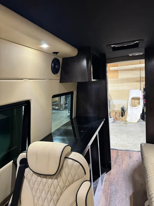 2025 Mercedes-Benz VS30 Sprinter - Image 7 of 19