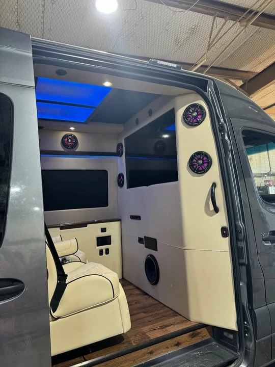 2025 Mercedes-Benz VS30 Sprinter - Image 13 of 19